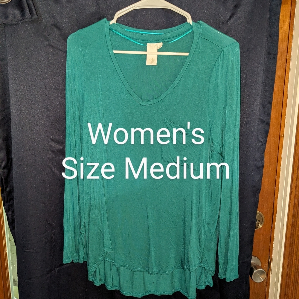 Women's Medium Teal Green V-neck shirt